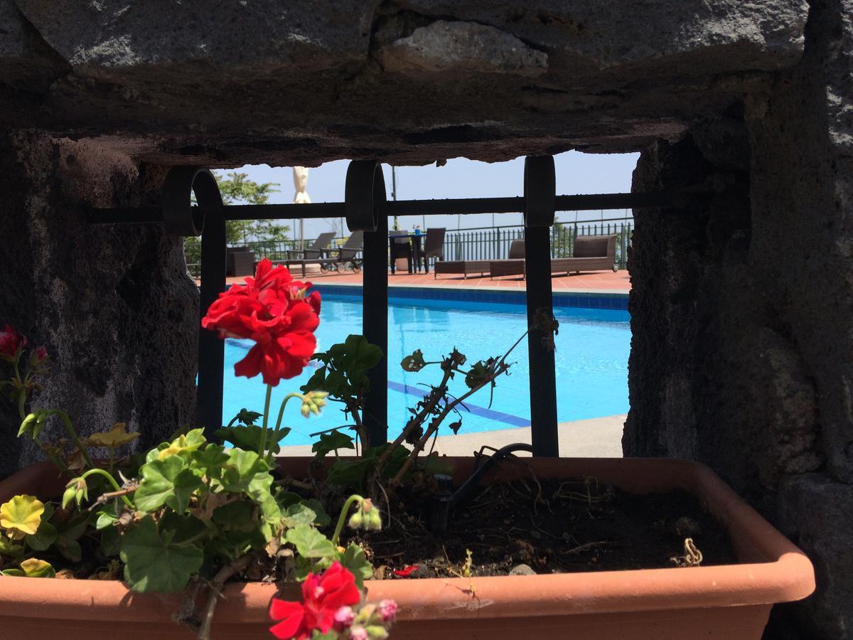 Etna Hut Bed & Breakfast Nicolosi Exterior foto