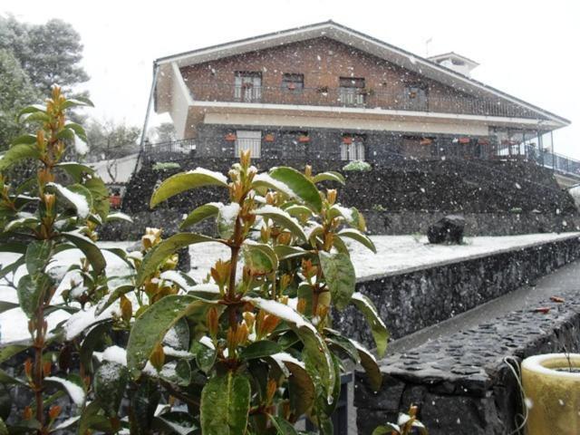 Etna Hut Bed & Breakfast Nicolosi Exterior foto